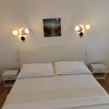 Frane Apartman Vir