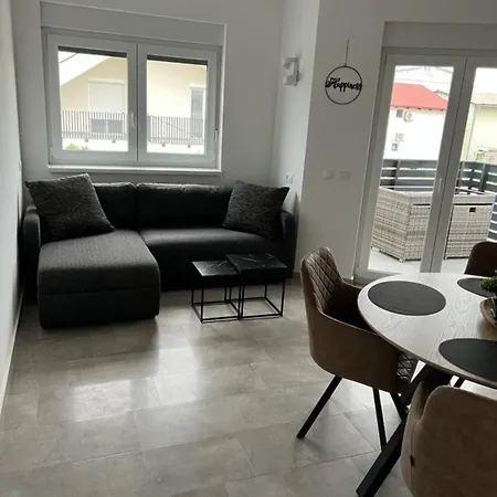 Frane Apartment Vir